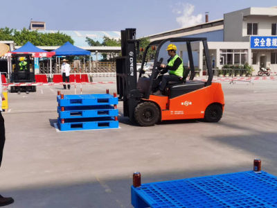 Onen Precio barato 3000-5000mm Carretilla elevadora de construcción con buen servicio