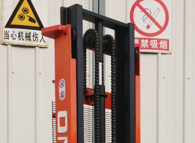 Carretilla elevadora eléctrica de contrapeso de construcción de conducción de pie de 2030 kg